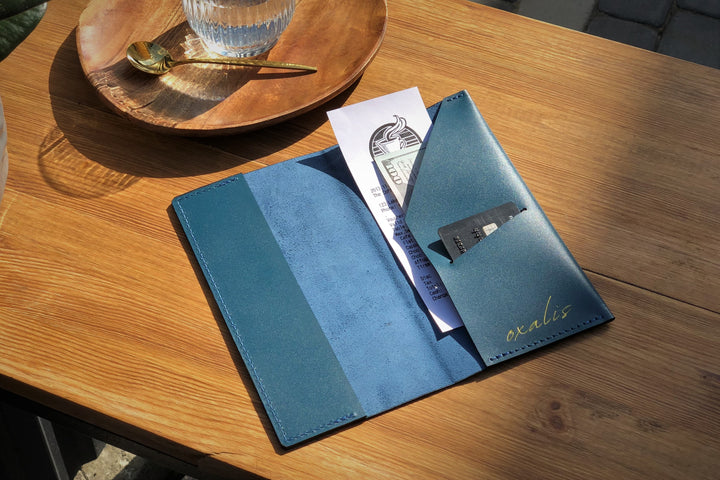 Embossed Leather Check Presenter: Restaurant Bill Holder