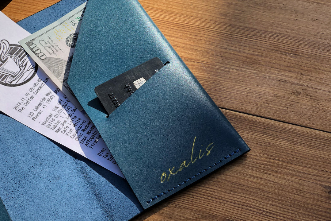 Embossed Leather Check Presenter: Restaurant Bill Holder