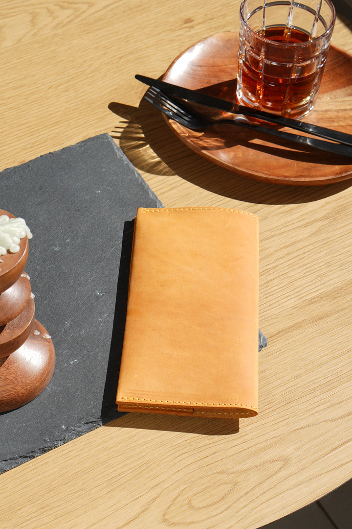 Vintage Leather Check Presenter: Custom Logo Bill Holder for Restaurant & Cafes