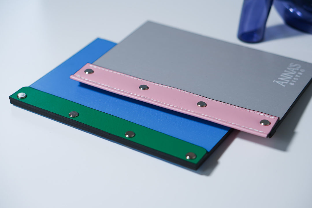 Custom Leather Menu Cover: Wooden Restaurant Menu Holder