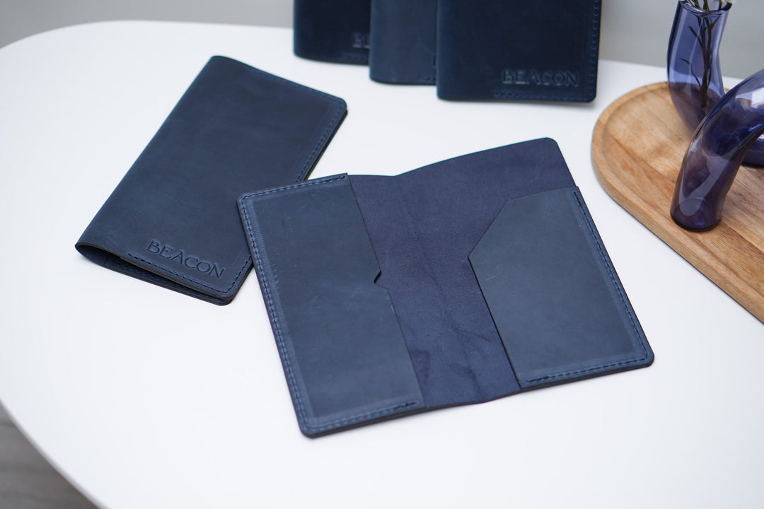 Vintage Leather Bill Holder: Custom Logo Check Presenter for Restaurant & Bar