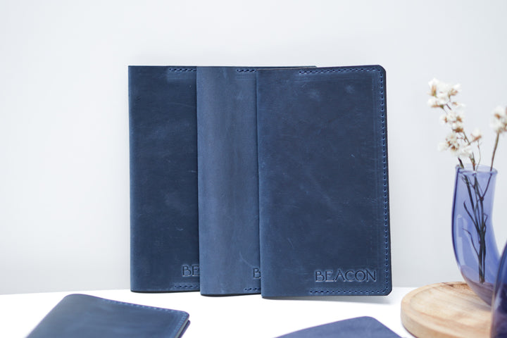 Vintage Leather Bill Holder: Custom Logo Check Presenter for Restaurant & Bar