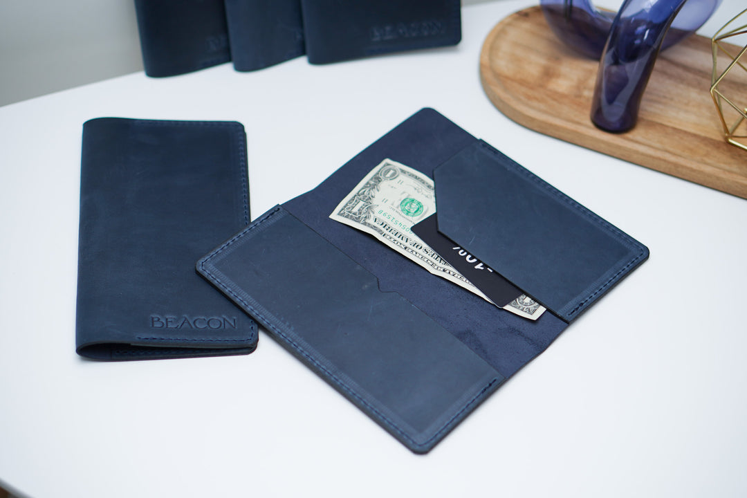 Vintage Leather Bill Holder: Custom Logo Check Presenter for Restaurant & Bar