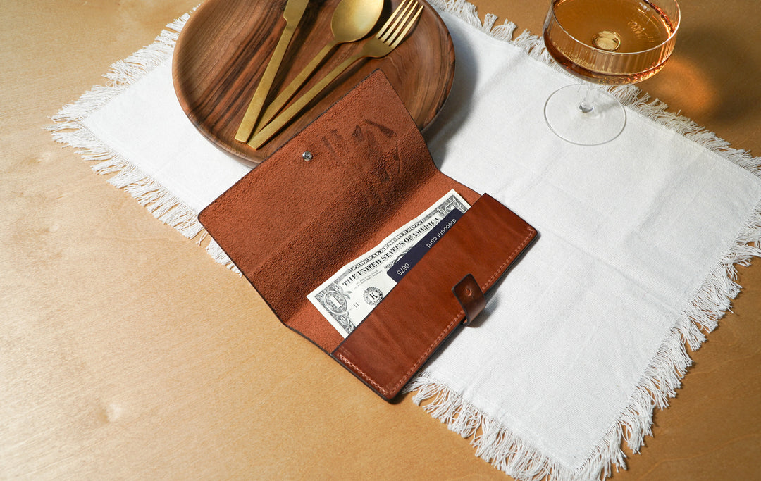 Custom Leather Check Presenter: Embossed Bill Holder for Restaurant