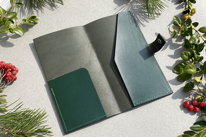 Check presenter for restaurant.